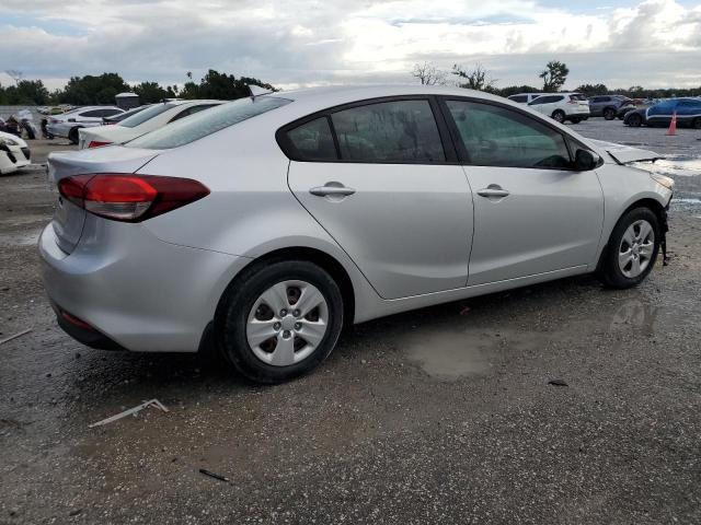 3KPFK4A72JE168853 - 2018 KIA FORTE LX Сріблястий фото 3