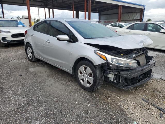 3KPFK4A72JE168853 - 2018 KIA FORTE LX Сріблястий фото 4