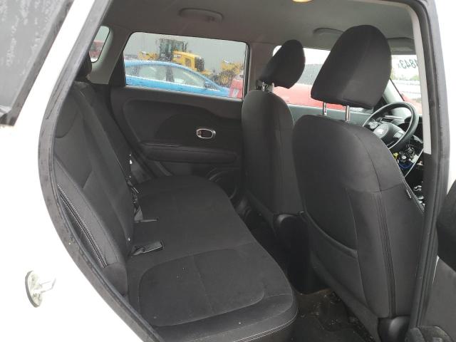 KNDJN2A26E7018437 - 2014 KIA SOUL WHITE photo 10