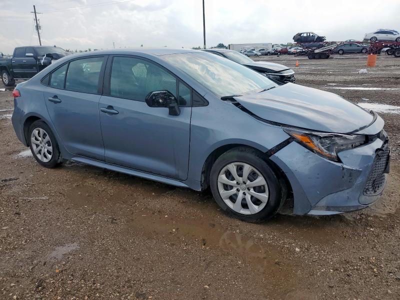 5YFEPMAEXMP251560 - 2021 TOYOTA COROLLA LE BLUE photo 4