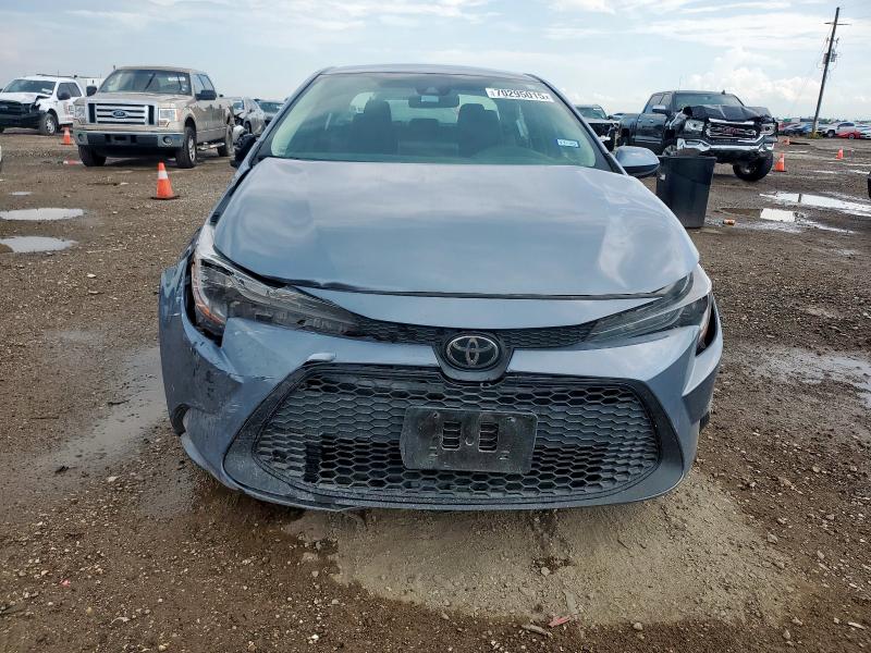 5YFEPMAEXMP251560 - 2021 TOYOTA COROLLA LE BLUE photo 5