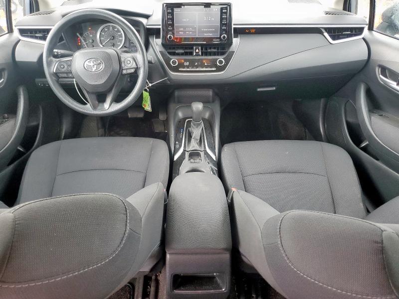 5YFEPMAEXMP251560 - 2021 TOYOTA COROLLA LE BLUE photo 8