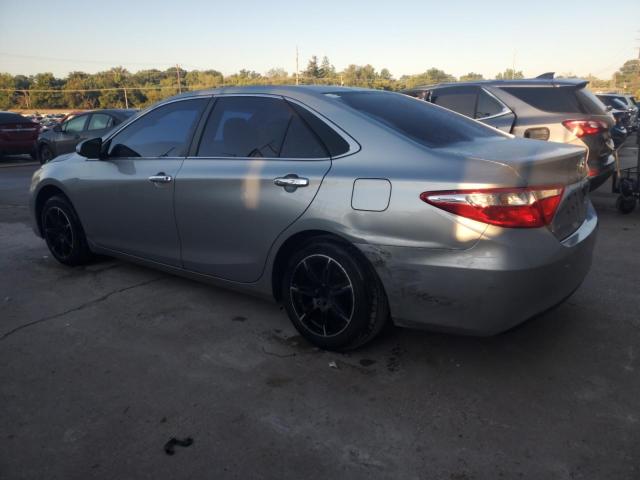 4T1BF1FK2FU034721 - 2015 TOYOTA CAMRY LE SILVER photo 2