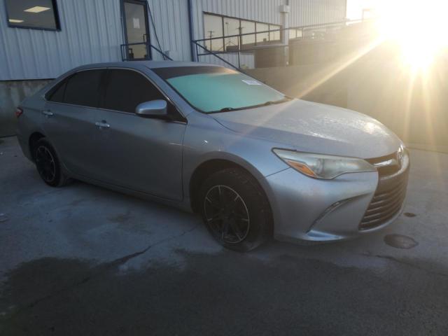 4T1BF1FK2FU034721 - 2015 TOYOTA CAMRY LE SILVER photo 4
