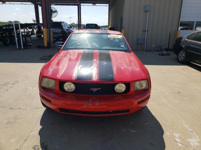 1ZVFT80NX55148658 - 2005 FORD MUSTANG RED photo 5