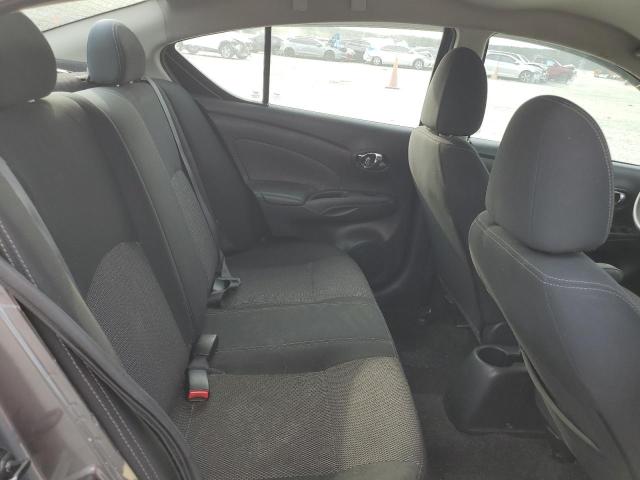 3N1CN7AP7KL865642 - 2019 NISSAN VERSA S ნაცრისფერი ფოტო 10