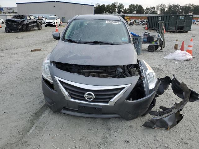 3N1CN7AP7KL865642 - 2019 NISSAN VERSA S ნაცრისფერი ფოტო 5