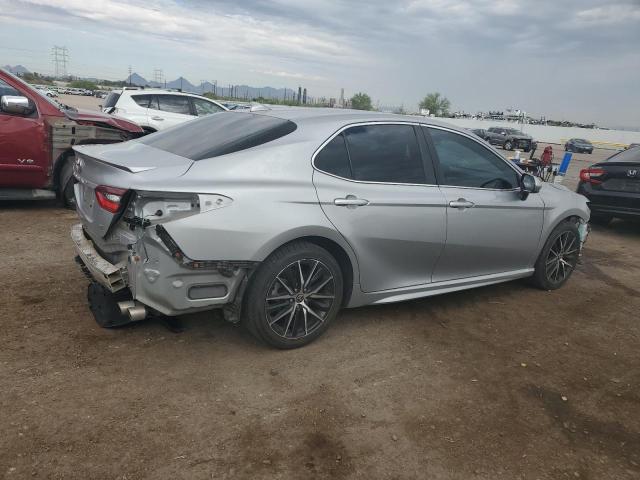 4T1G11AKXMU463081 - 2021 TOYOTA CAMRY SE SILVER photo 3