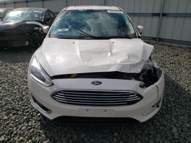 1FADP3J24JL205020 - 2018 FORD FOCUS TITANIUM WHITE photo 5