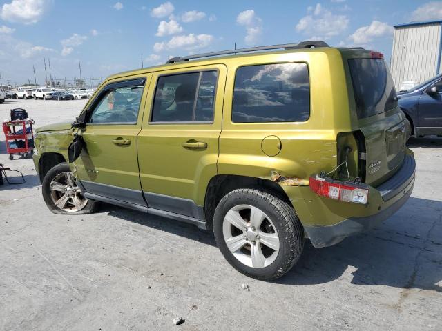 1C4NJRFBXCD633540 - 2012 JEEP PATRIOT LATITUDE GREEN photo 2