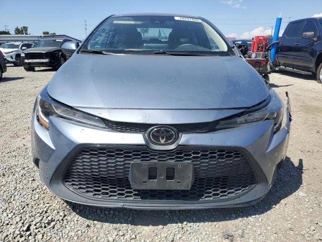 5YFEPMAE3NP379561 - 2022 TOYOTA COROLLA LE BLUE photo 5