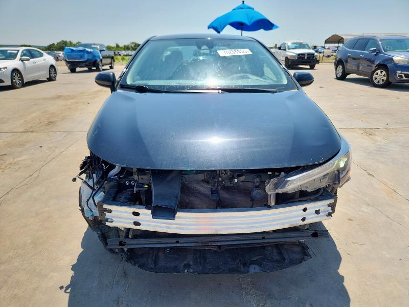 5YFEPMAE7NP305320 - 2022 TOYOTA COROLLA LE BLACK photo 5