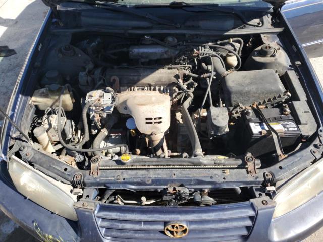4T1BG22K1WU191584 - 1998 TOYOTA CAMRY CE BLUE photo 11