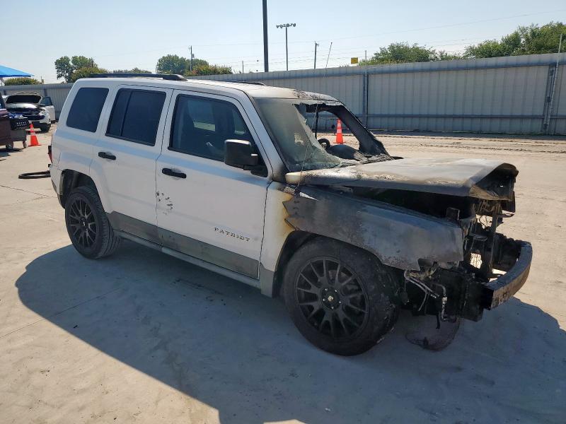 1J4NT1GA0BD105256 - 2011 JEEP PATRIOT SPORT BURN photo 4