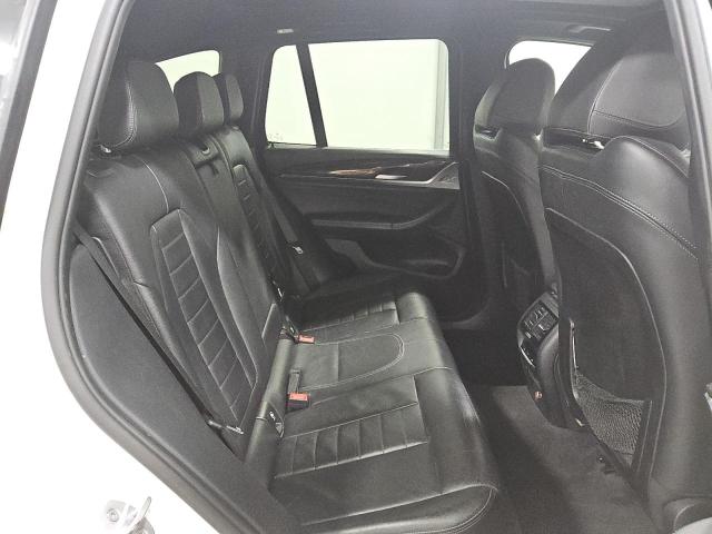 5UXTR9C5XJLD58822 - 2018 BMW X3 XDRIVE30I WHITE photo 11