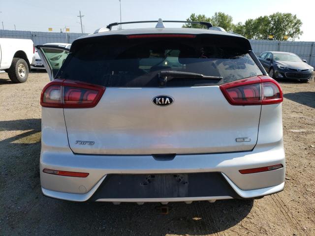 KNDCC3LC8J5147215 - 2018 KIA NIRO EX SILVER photo 6