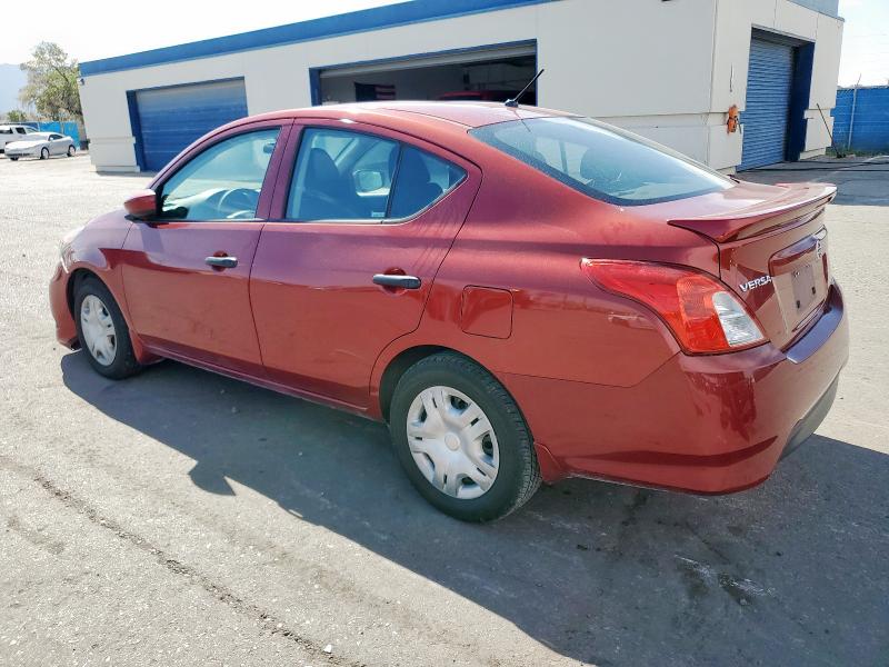 3N1CN7AP6JL829083 - 2018 NISSAN VERSA S 红色 照片 2