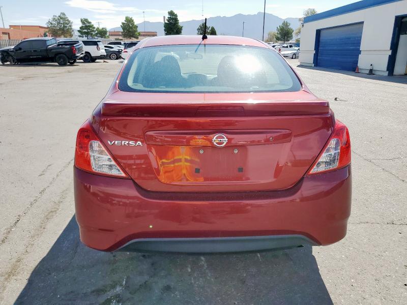 3N1CN7AP6JL829083 - 2018 NISSAN VERSA S 红色 照片 6