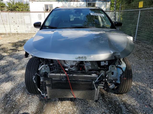 3C4NJDCBXNT135780 - 2022 JEEP COMPASS LIMITED 银色 照片 5