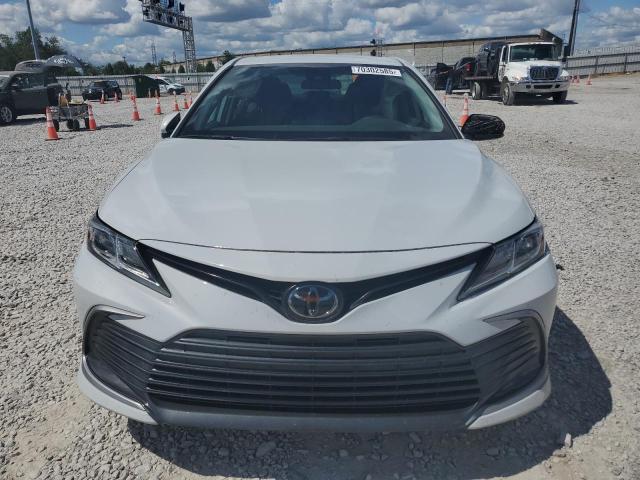4T1C11AK8PU107571 - 2023 TOYOTA CAMRY LE 白色 照片 5