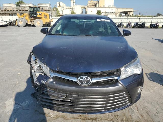 4T1BF1FK2HU722561 - 2017 TOYOTA CAMRY LE BLUE photo 5