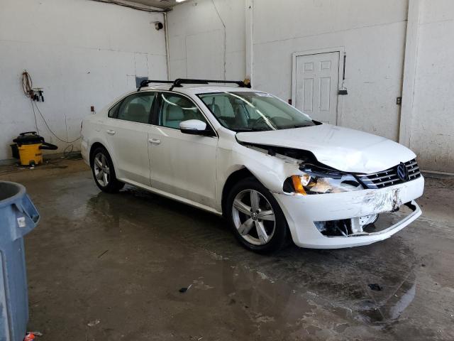 1VWBH7A3XDC051199 - 2013 VOLKSWAGEN PASSAT SE 白色 照片 4