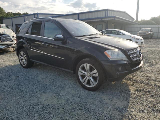 4JGBB8GB7AA565863 - 2010 MERCEDES-BENZ ML 350 4MATIC BLACK photo 4