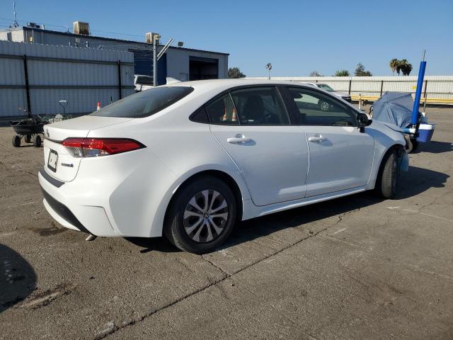 JTDEAMDE0NJ041004 - 2022 TOYOTA COROLLA LE WHITE photo 3