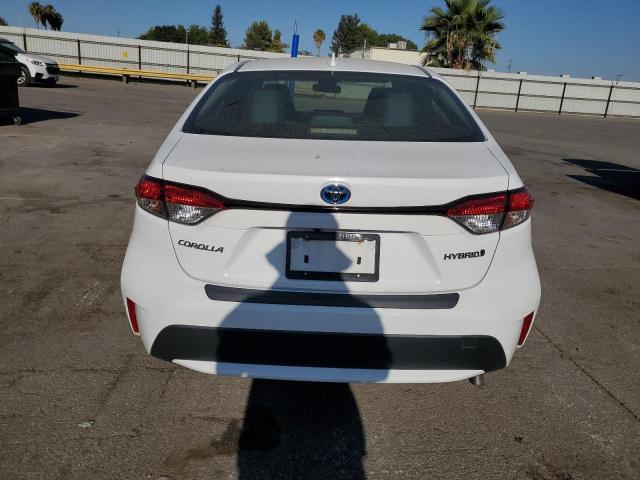 JTDEAMDE0NJ041004 - 2022 TOYOTA COROLLA LE WHITE photo 6