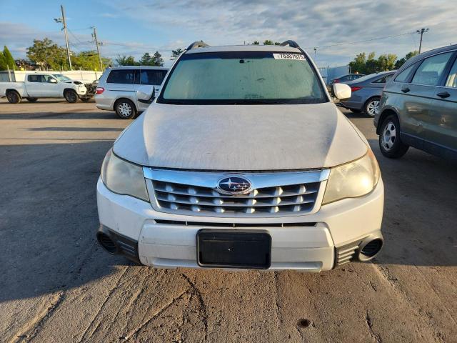 JF2SHADC2CH455743 - 2012 SUBARU FORESTER 2.5X PREMIUM WHITE photo 5