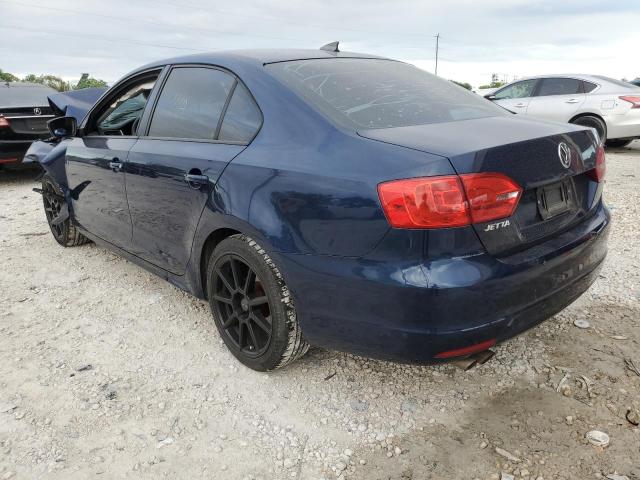 3VW2K7AJ3EM430108 - 2014 VOLKSWAGEN JETTA BASE Blau Foto 2