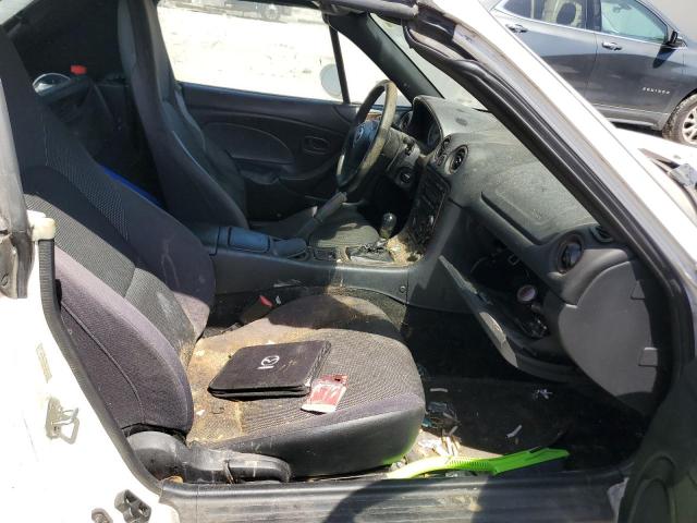 JM1NB353430300701 - 2003 MAZDA MX-5 MIATA BASE WHITE photo 10