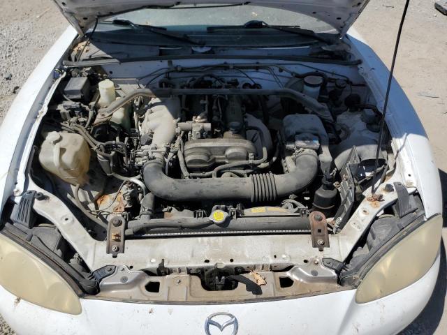 JM1NB353430300701 - 2003 MAZDA MX-5 MIATA BASE WHITE photo 11