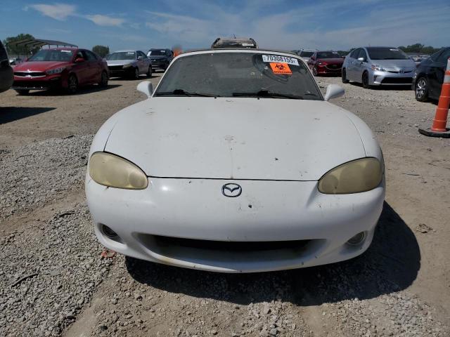 JM1NB353430300701 - 2003 MAZDA MX-5 MIATA BASE WHITE photo 5