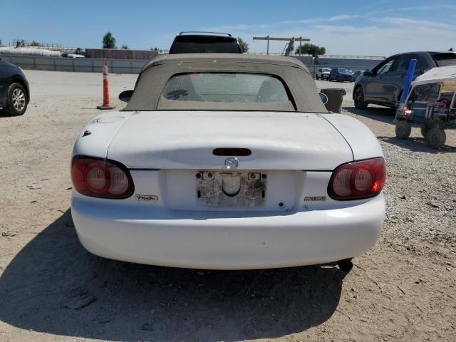 JM1NB353430300701 - 2003 MAZDA MX-5 MIATA BASE WHITE photo 6