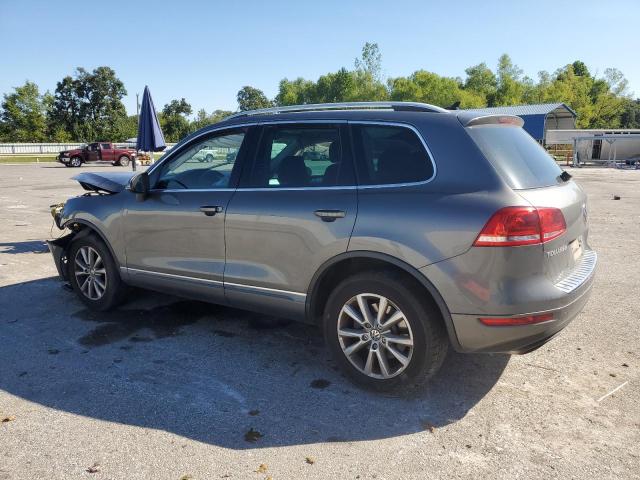 WVGEF9BP8ED008765 - 2014 VOLKSWAGEN TOUAREG V6 GRAY photo 2