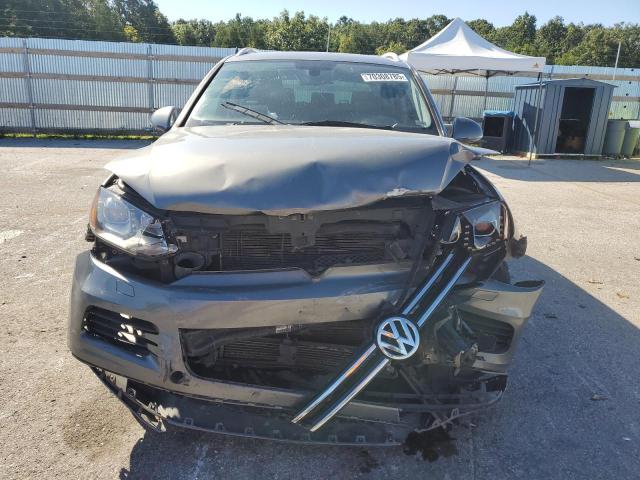 WVGEF9BP8ED008765 - 2014 VOLKSWAGEN TOUAREG V6 GRAY photo 5