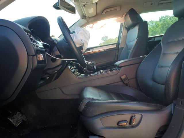 WVGEF9BP8ED008765 - 2014 VOLKSWAGEN TOUAREG V6 GRAY photo 7