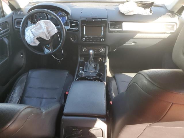 WVGEF9BP8ED008765 - 2014 VOLKSWAGEN TOUAREG V6 GRAY photo 8