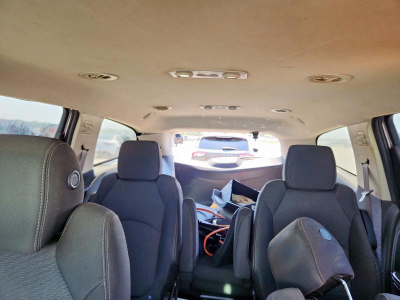 1GNKRGKD9HJ240457 - 2017 CHEVROLET TRAVERSE LT Silber Foto 10