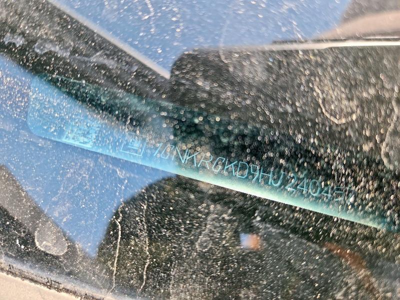 1GNKRGKD9HJ240457 - 2017 CHEVROLET TRAVERSE LT Silber Foto 13