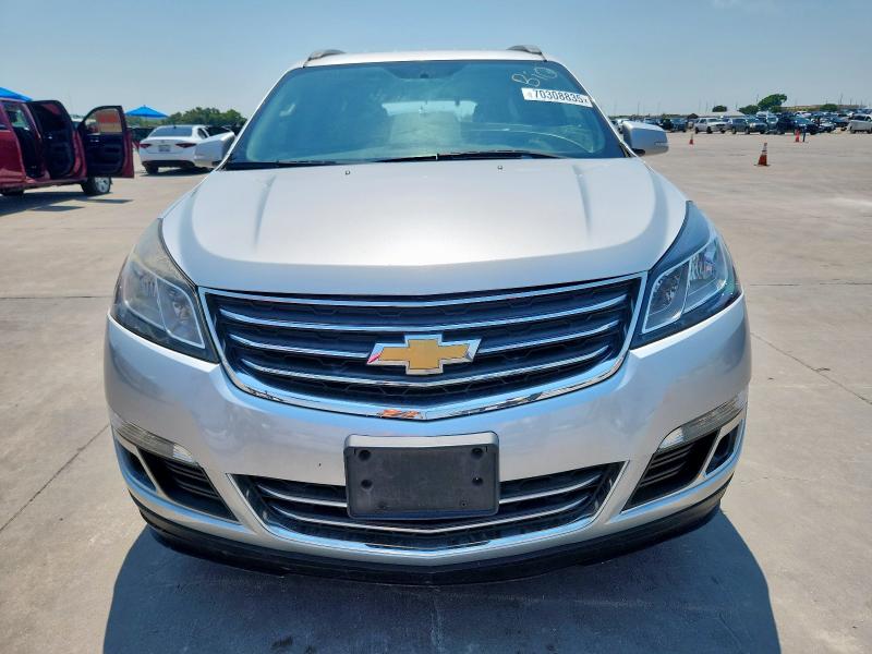 1GNKRGKD9HJ240457 - 2017 CHEVROLET TRAVERSE LT Silber Foto 5