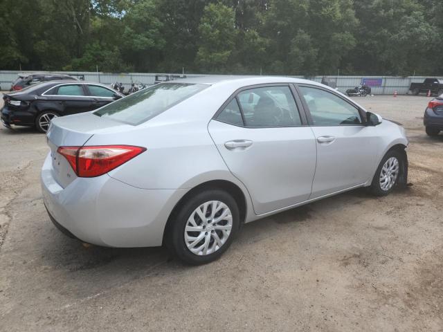 5YFBURHE7JP751752 - 2018 TOYOTA COROLLA L SILVER photo 3