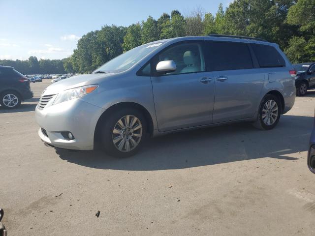 2013 TOYOTA SIENNA XLE, 