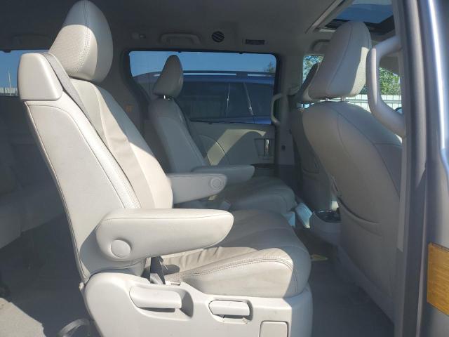 5TDDK3DC1DS053939 - 2013 TOYOTA SIENNA XLE ნაცრისფერი ფოტო 11