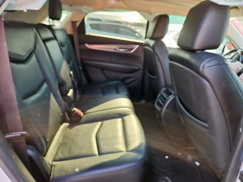 1GYKNCRS8JZ136352 - 2018 CADILLAC XT5 LUXURY WHITE photo 11