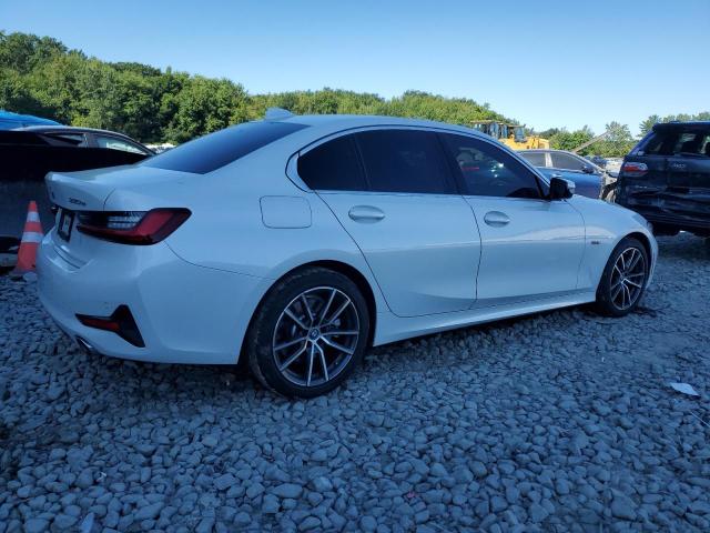 3MW5P9J07N8C53993 - 2022 BMW 330XE WHITE photo 3