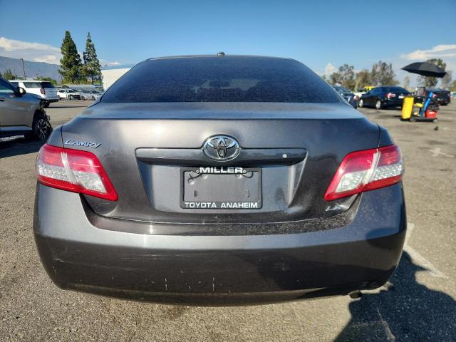 4T4BF3EK6BR215690 - 2011 TOYOTA CAMRY BASE ნაცრისფერი ფოტო 6
