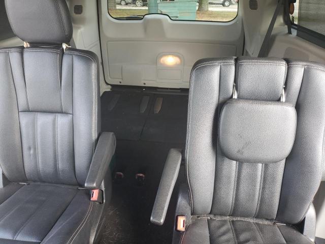 2C4RC1CG3GR302556 - 2016 CHRYSLER TOWN & COU TOURING L MAROON photo 10