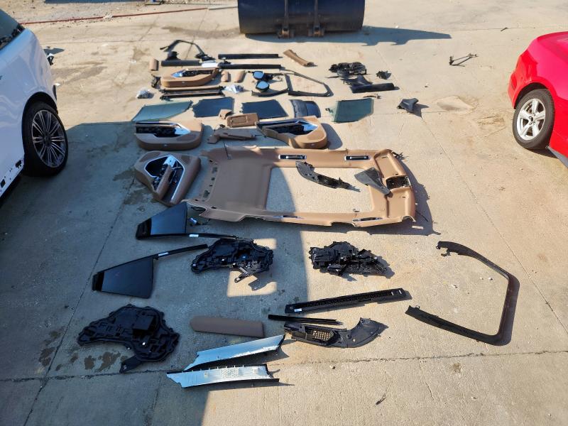 SALKP9E98RA230644 - 2024 LAND ROVER RANGE ROVE SE WHITE photo 13